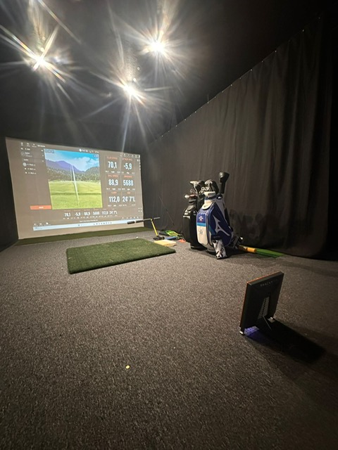 Stanowisko symulatora golfa Poznań - Kotowski Golf Academy